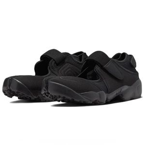 Nike Air Rift sport sandals, size 8, never worn.